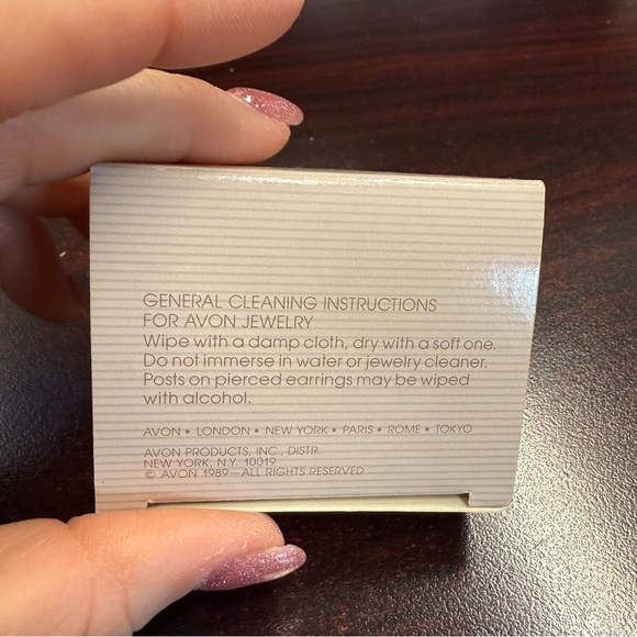 Avon “showstopper” Goldtone and Crystal drop clip Earrings. NIB 1989 vintage - Picture 3 of 5